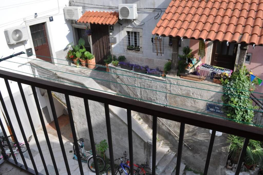 Apartment Veli Dvor Црес Экстерьер фото